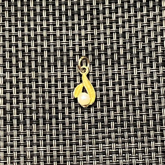 Yellow Gold Pendent with White Pearl - Picture 2 of 4